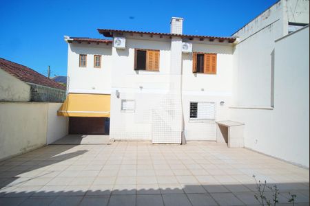 Casa à venda com 248m², 4 quartos e 2 vagasFachada - Fundos