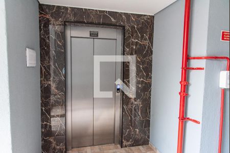 Apartamento à venda com 37m², 2 quartos e sem vaga Apartamento à venda com 37m², 2 quartos e sem vagaElevador