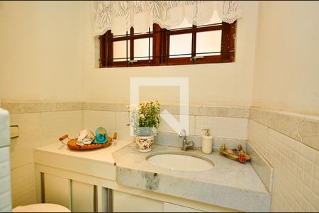 Casa à venda com 297m², 5 quartos e 3 vagas Casa à venda com 297m², 5 quartos e 3 vagasLavabo