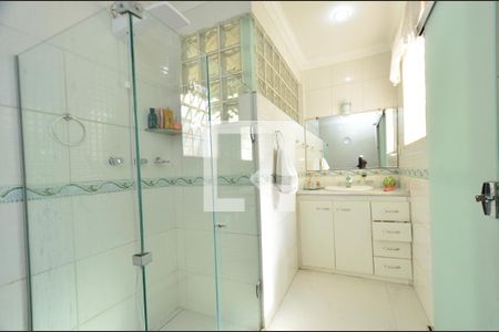 Casa à venda com 297m², 5 quartos e 3 vagas Casa à venda com 297m², 5 quartos e 3 vagasBanheiro suite