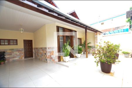 Casa à venda com 297m², 5 quartos e 3 vagas Casa à venda com 297m², 5 quartos e 3 vagasEntrada da casa