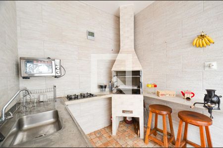 Casa à venda com 297m², 5 quartos e 3 vagas Casa à venda com 297m², 5 quartos e 3 vagasArea churrasqueira