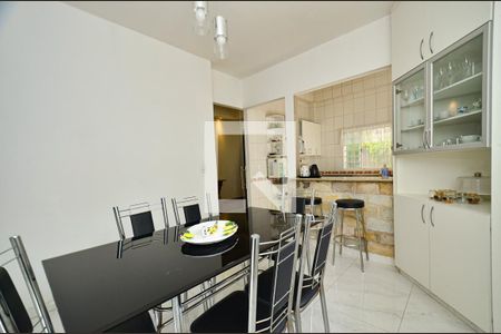 Casa à venda com 297m², 5 quartos e 3 vagas Casa à venda com 297m², 5 quartos e 3 vagasCopa