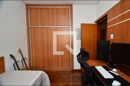 Casa à venda com 297m², 5 quartos e 3 vagas Casa à venda com 297m², 5 quartos e 3 vagasQuarto2/ suite