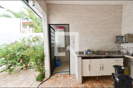 Casa à venda com 297m², 5 quartos e 3 vagas Casa à venda com 297m², 5 quartos e 3 vagasArea churrasqueira