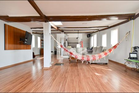 Casa à venda com 297m², 5 quartos e 3 vagas Casa à venda com 297m², 5 quartos e 3 vagasEspaço 2o piso