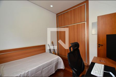 Casa à venda com 297m², 5 quartos e 3 vagas Casa à venda com 297m², 5 quartos e 3 vagasQuarto2/ suite