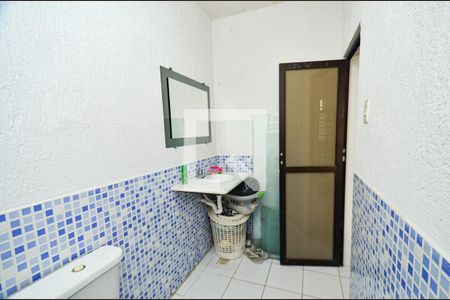 Casa à venda com 297m², 5 quartos e 3 vagas Casa à venda com 297m², 5 quartos e 3 vagasBanheiro serviço