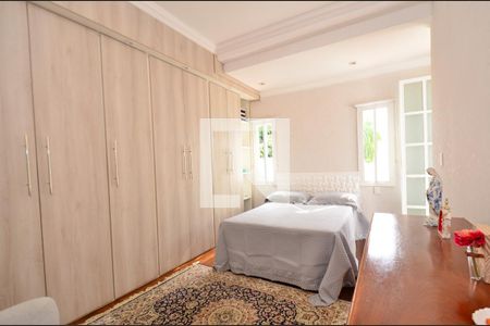 Casa à venda com 297m², 5 quartos e 3 vagas Casa à venda com 297m², 5 quartos e 3 vagasQuarto1/ suite