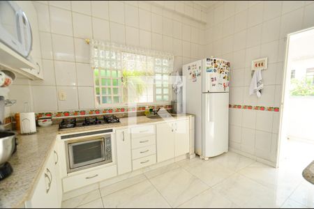 Casa à venda com 297m², 5 quartos e 3 vagas Casa à venda com 297m², 5 quartos e 3 vagasCozinha