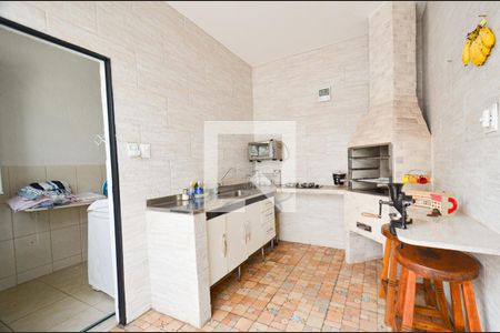 Casa à venda com 297m², 5 quartos e 3 vagas Casa à venda com 297m², 5 quartos e 3 vagasArea churrasqueira