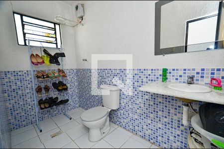 Casa à venda com 297m², 5 quartos e 3 vagas Casa à venda com 297m², 5 quartos e 3 vagasBanheiro serviço