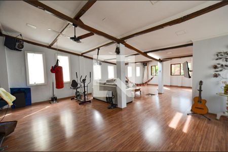 Casa à venda com 297m², 5 quartos e 3 vagas Casa à venda com 297m², 5 quartos e 3 vagasEspaço 2o piso