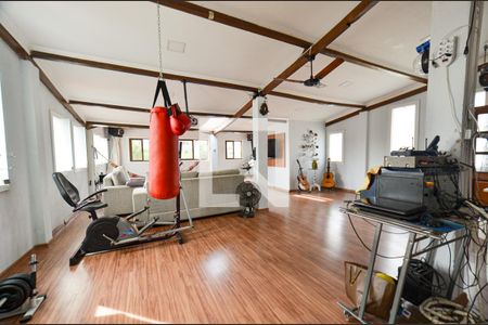 Casa à venda com 297m², 5 quartos e 3 vagas Casa à venda com 297m², 5 quartos e 3 vagasEspaço 2o piso