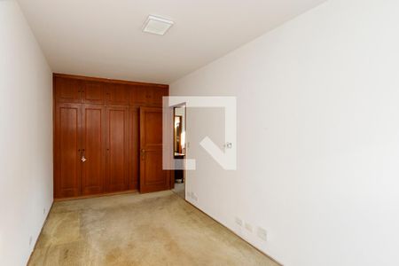Casa à venda com 300m², 4 quartos e 3 vagas Casa à venda com 300m², 4 quartos e 3 vagasQuarto