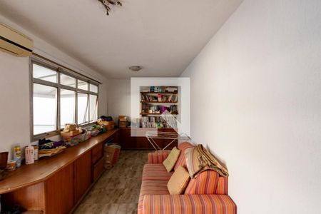 Casa à venda com 300m², 4 quartos e 3 vagas Casa à venda com 300m², 4 quartos e 3 vagasEdícula