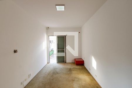 Casa à venda com 300m², 4 quartos e 3 vagas Casa à venda com 300m², 4 quartos e 3 vagasQuarto
