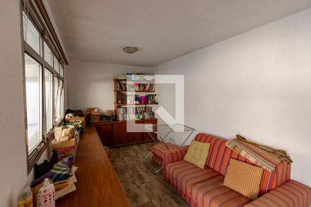 Casa à venda com 300m², 4 quartos e 3 vagas Casa à venda com 300m², 4 quartos e 3 vagasEdícula