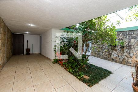 Casa à venda com 300m², 4 quartos e 3 vagas Casa à venda com 300m², 4 quartos e 3 vagasGaragem