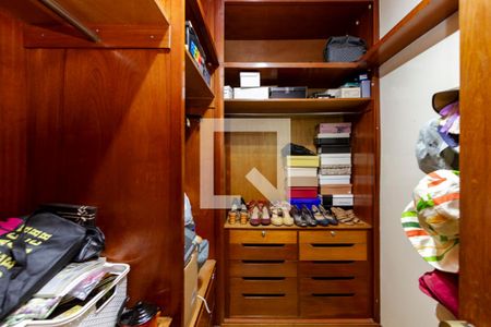 Casa à venda com 300m², 4 quartos e 3 vagas Casa à venda com 300m², 4 quartos e 3 vagasCloset da Suíte 2