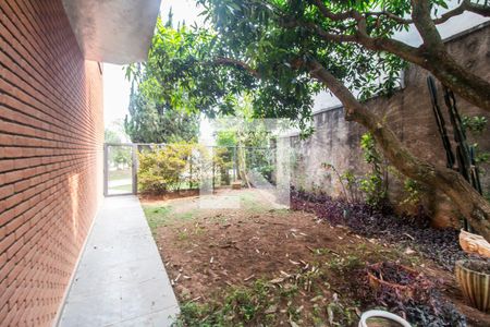 Casa de condomínio para alugar com 575m², 7 quartos e 6 vagas Casa de condomínio para alugar com 575m², 7 quartos e 6 vagasQuintal