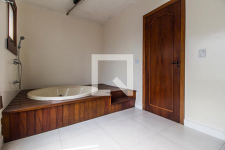 Casa de condomínio para alugar com 575m², 7 quartos e 6 vagas Casa de condomínio para alugar com 575m², 7 quartos e 6 vagasBanheiro da Suíte