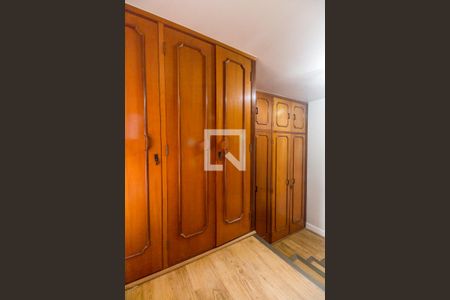 Casa de condomínio para alugar com 575m², 7 quartos e 6 vagas Casa de condomínio para alugar com 575m², 7 quartos e 6 vagasCloset da suíte 1
