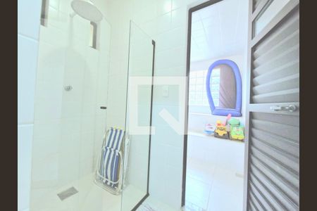 Casa de condomínio à venda com 300m², 4 quartos e 6 vagas Casa de condomínio à venda com 300m², 4 quartos e 6 vagasÁrea comum