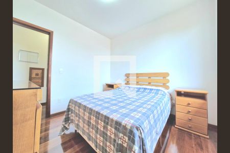 Casa de condomínio à venda com 300m², 4 quartos e 6 vagas Casa de condomínio à venda com 300m², 4 quartos e 6 vagasQuarto 2