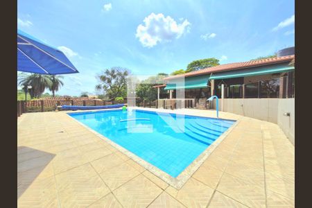 Casa de condomínio à venda com 300m², 4 quartos e 6 vagas Casa de condomínio à venda com 300m², 4 quartos e 6 vagasPiscina