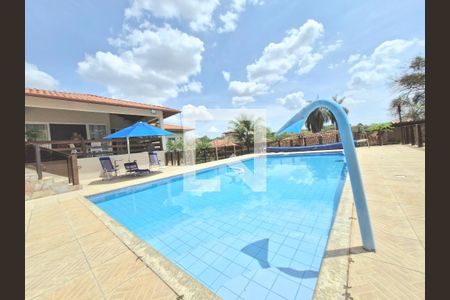 Casa de condomínio à venda com 300m², 4 quartos e 6 vagas Casa de condomínio à venda com 300m², 4 quartos e 6 vagasPiscina