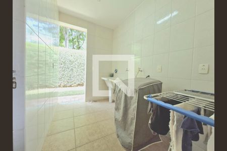 Casa de condomínio à venda com 300m², 4 quartos e 6 vagas Casa de condomínio à venda com 300m², 4 quartos e 6 vagasLavanderia