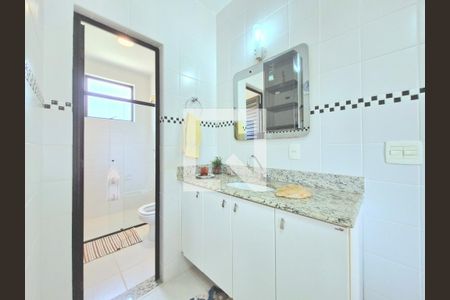 Casa de condomínio à venda com 300m², 4 quartos e 6 vagas Casa de condomínio à venda com 300m², 4 quartos e 6 vagasBanheiro social