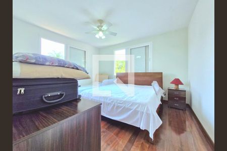 Casa de condomínio à venda com 300m², 4 quartos e 6 vagas Casa de condomínio à venda com 300m², 4 quartos e 6 vagasQuarto 1