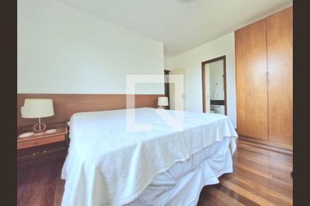 Casa de condomínio à venda com 300m², 4 quartos e 6 vagas Casa de condomínio à venda com 300m², 4 quartos e 6 vagasQuarto 3