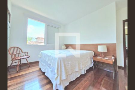 Casa de condomínio à venda com 300m², 4 quartos e 6 vagas Casa de condomínio à venda com 300m², 4 quartos e 6 vagasQuarto 3