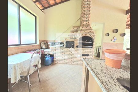 Casa de condomínio à venda com 300m², 4 quartos e 6 vagas Casa de condomínio à venda com 300m², 4 quartos e 6 vagasÁrea comum - Churrasqueira