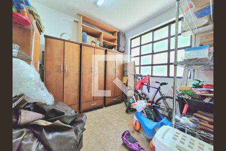 Casa de condomínio à venda com 300m², 4 quartos e 6 vagas Casa de condomínio à venda com 300m², 4 quartos e 6 vagasDespensa