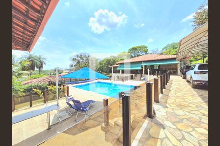 Casa de condomínio à venda com 300m², 4 quartos e 6 vagas Casa de condomínio à venda com 300m², 4 quartos e 6 vagasPiscina