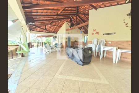 Casa de condomínio à venda com 300m², 4 quartos e 6 vagas Casa de condomínio à venda com 300m², 4 quartos e 6 vagasÁrea comum - Churrasqueira