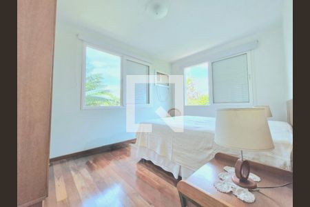 Casa de condomínio à venda com 300m², 4 quartos e 6 vagas Casa de condomínio à venda com 300m², 4 quartos e 6 vagasQuarto 3