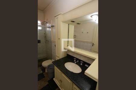 Casa à venda com 377m², 4 quartos e 3 vagasBanheiro