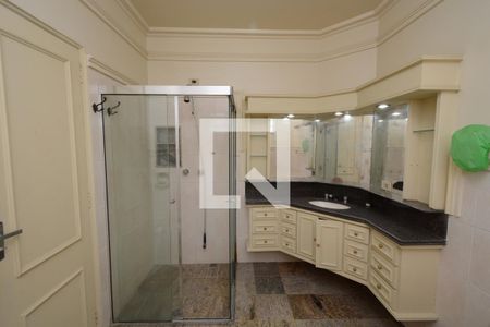 Casa à venda com 377m², 4 quartos e 3 vagasBanheiro da Suíte master