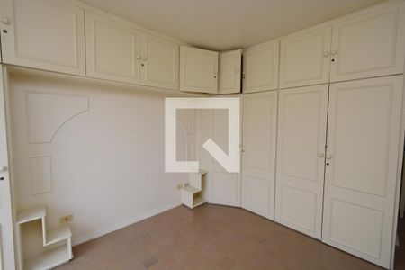 Casa à venda com 377m², 4 quartos e 3 vagasSuíte 2