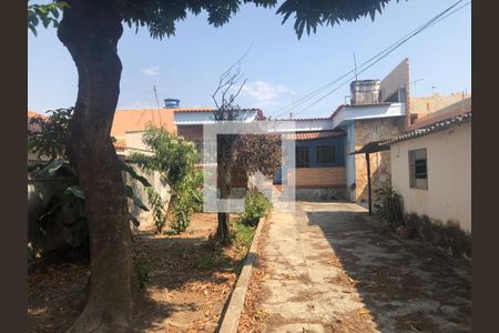 Casa à venda com 300m², 2 quartos e 1 vaga Casa à venda com 300m², 2 quartos e 1 vagaEntrada