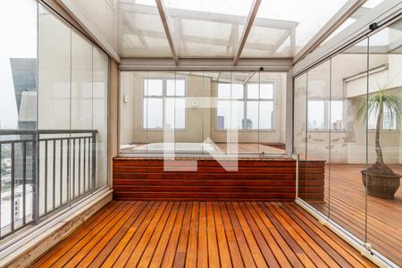 Apartamento à venda com 123m², 1 quarto e 3 vagas Apartamento à venda com 123m², 1 quarto e 3 vagasVaranda