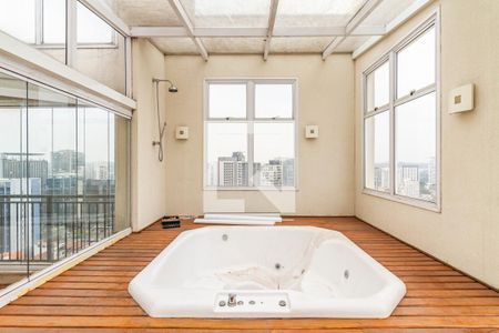 Apartamento à venda com 123m², 1 quarto e 3 vagas Apartamento à venda com 123m², 1 quarto e 3 vagasVaranda