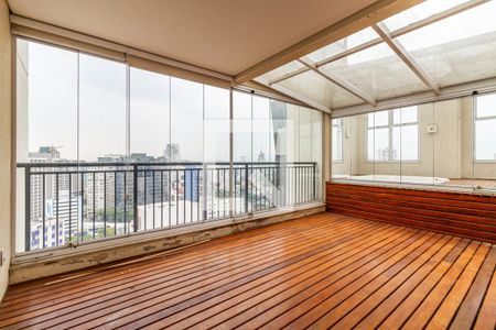 Apartamento à venda com 123m², 1 quarto e 3 vagas Apartamento à venda com 123m², 1 quarto e 3 vagasVaranda