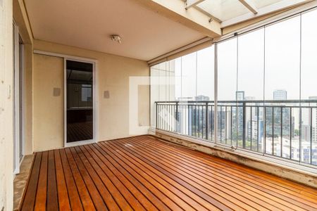 Apartamento à venda com 123m², 1 quarto e 3 vagas Apartamento à venda com 123m², 1 quarto e 3 vagasVaranda