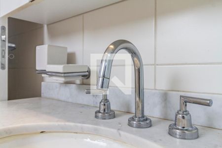 Apartamento à venda com 123m², 1 quarto e 3 vagas Apartamento à venda com 123m², 1 quarto e 3 vagasBanheiro da Suíte